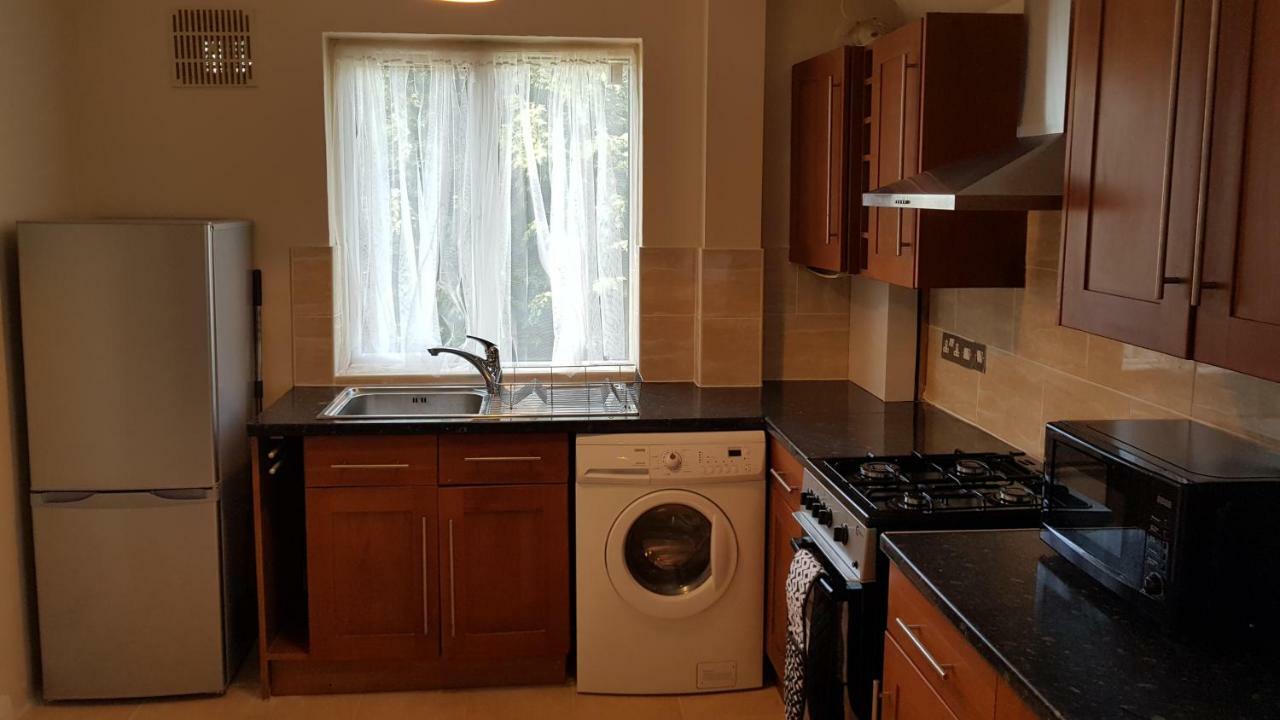 Elegant And Spacious 2 Bedroom Barnet Exterior foto